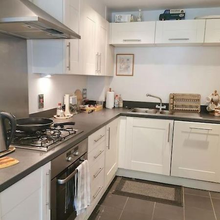 3 Bedroom Home Near Windsor Castle, Legoland, & Heathrow Slough Zewnętrze zdjęcie