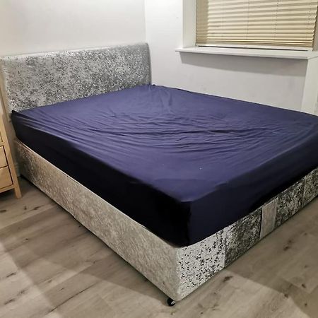 3 Bedroom Home Near Windsor Castle, Legoland, & Heathrow Slough Zewnętrze zdjęcie