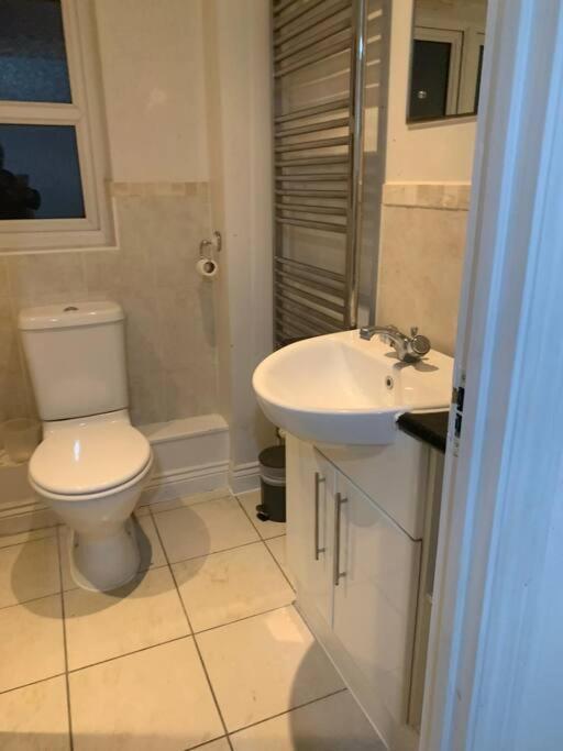 3 Bedroom Home Near Windsor Castle, Legoland, & Heathrow Slough Zewnętrze zdjęcie