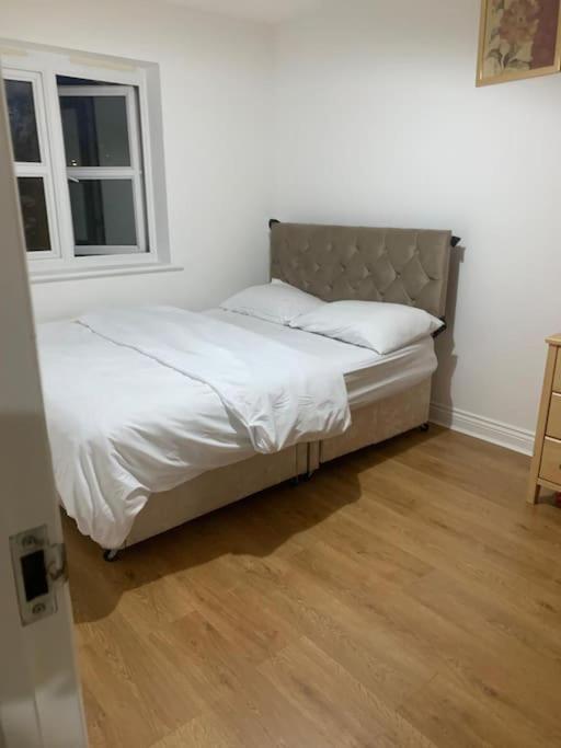 3 Bedroom Home Near Windsor Castle, Legoland, & Heathrow Slough Zewnętrze zdjęcie