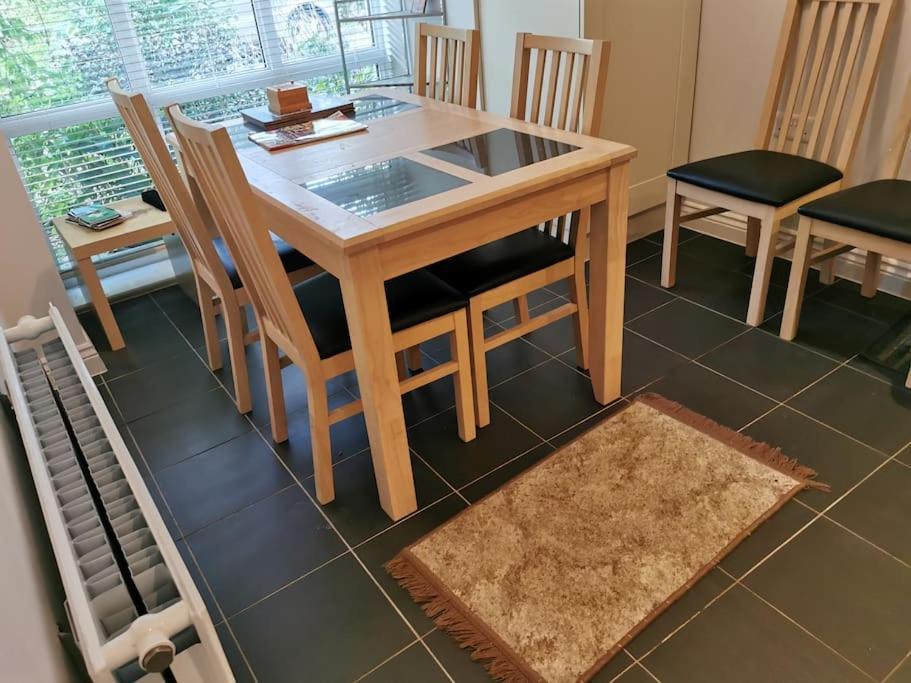 3 Bedroom Home Near Windsor Castle, Legoland, & Heathrow Slough Zewnętrze zdjęcie